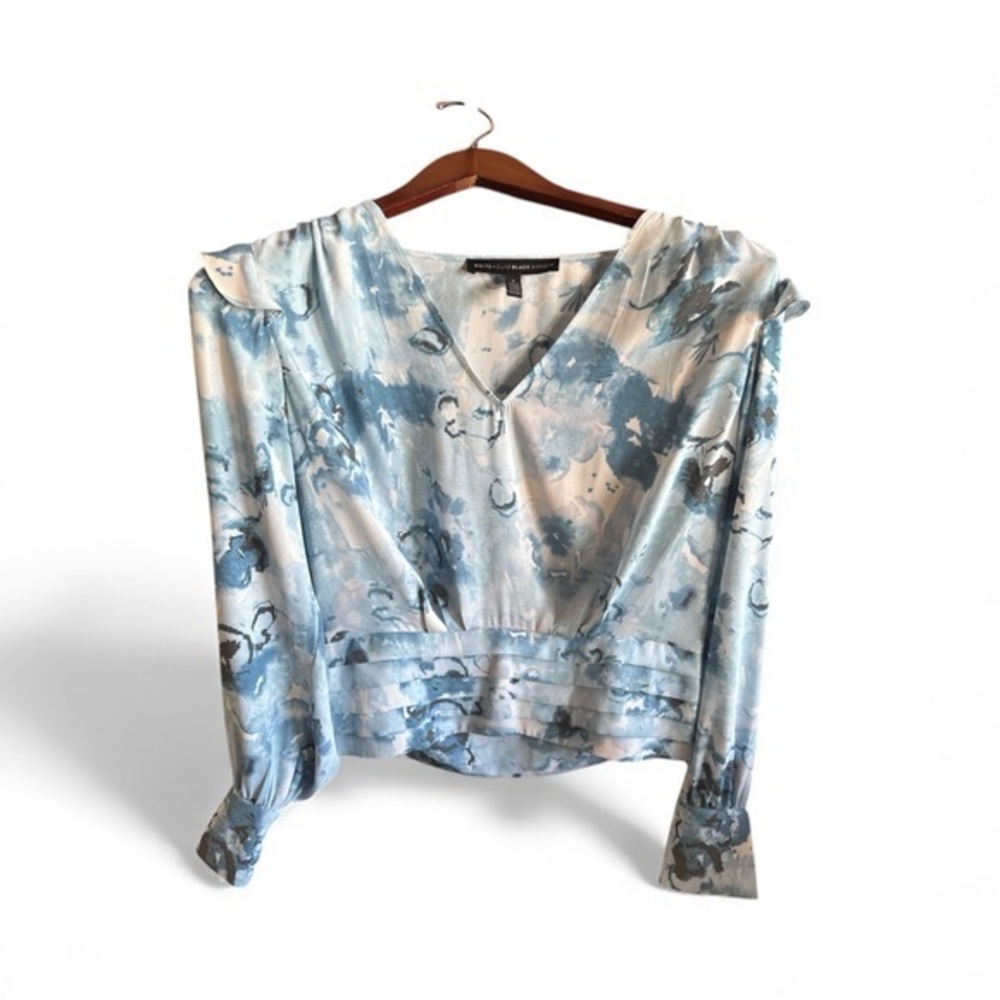 White House Black Market Light Blue Floral V Neck Elegant Blouse Womens Size 2